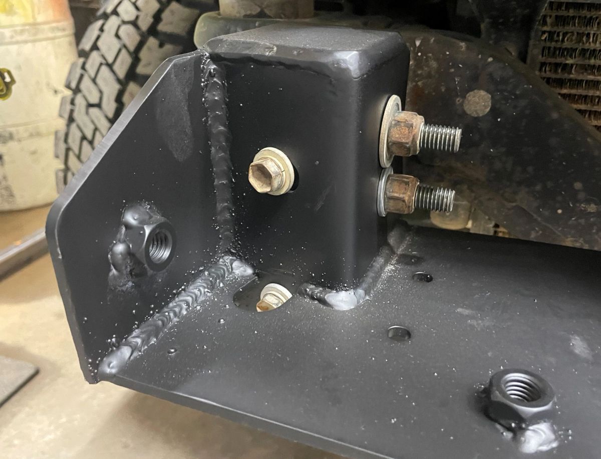 Big Slack Off Road Land Cruiser / LX470 front winch mount