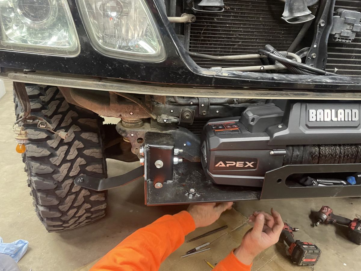 Big Slack Off Road Land Cruiser / LX470 front winch mount